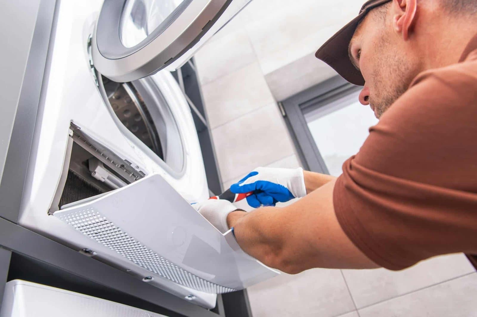 home appliances technician repair broken washer